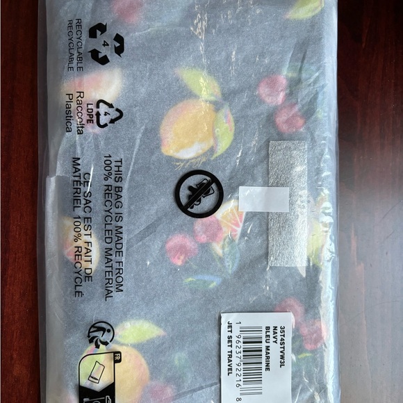 Michael kors  Wristlet - Picture 2 of 3